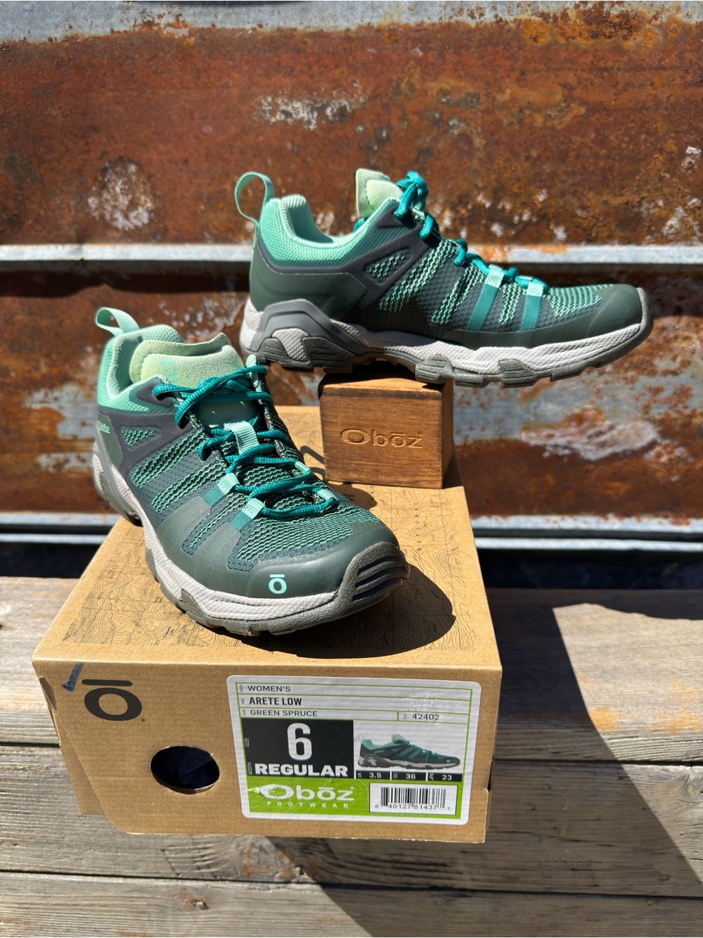 Oboz Women's Arete Low Trail Shoes in Green Spruce